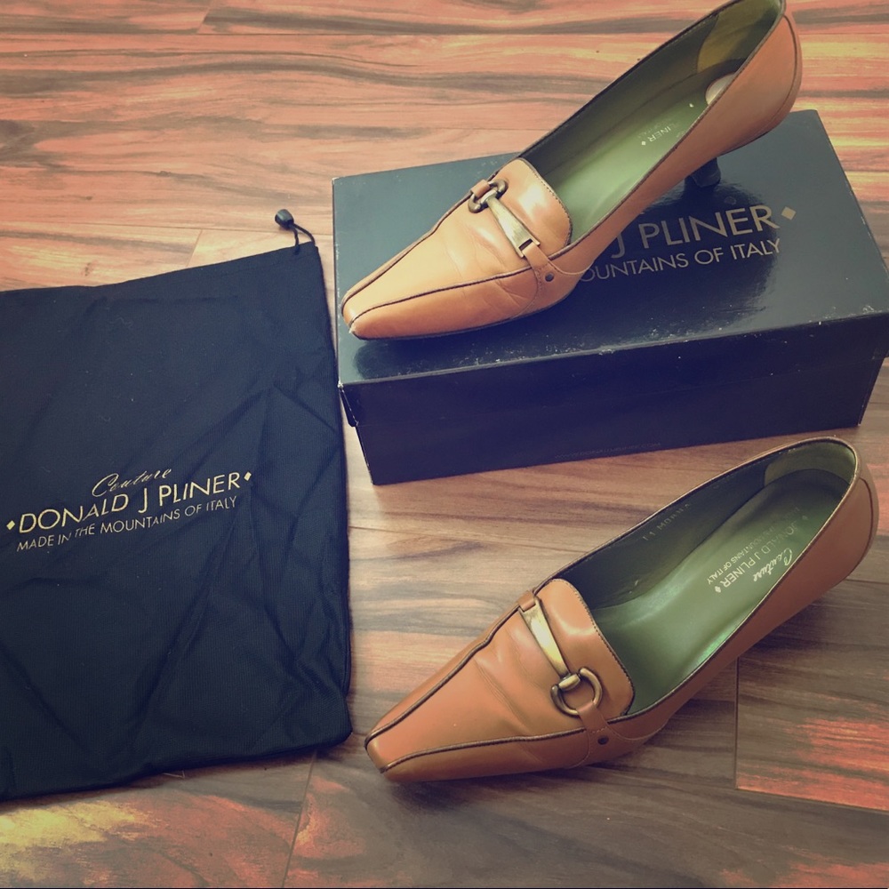 Donald J. Pliner Morna Kitten Heels Size 8.5